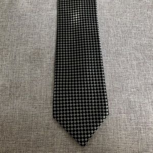 Nautica Black and Silver Men’s Silk Tie